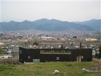 建物の後方より