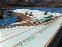 2012/2/6 屋根の断熱材張り作業