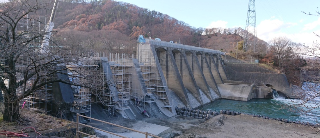 東信エリアの売上高で連続No1を積み上げています。※<br>世界的にも有名な別荘地である軽井沢でトップレベルの施工実績があり、<br>全国の著名建築家の皆さまから「図面以上の施工」と高い評価をいただいています。<br>（※2010年以降。2015年除く）