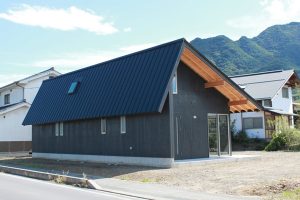 I様邸の施工実績画像（外観・裏）｜長野県の住宅建築｜東信エリア｜木造